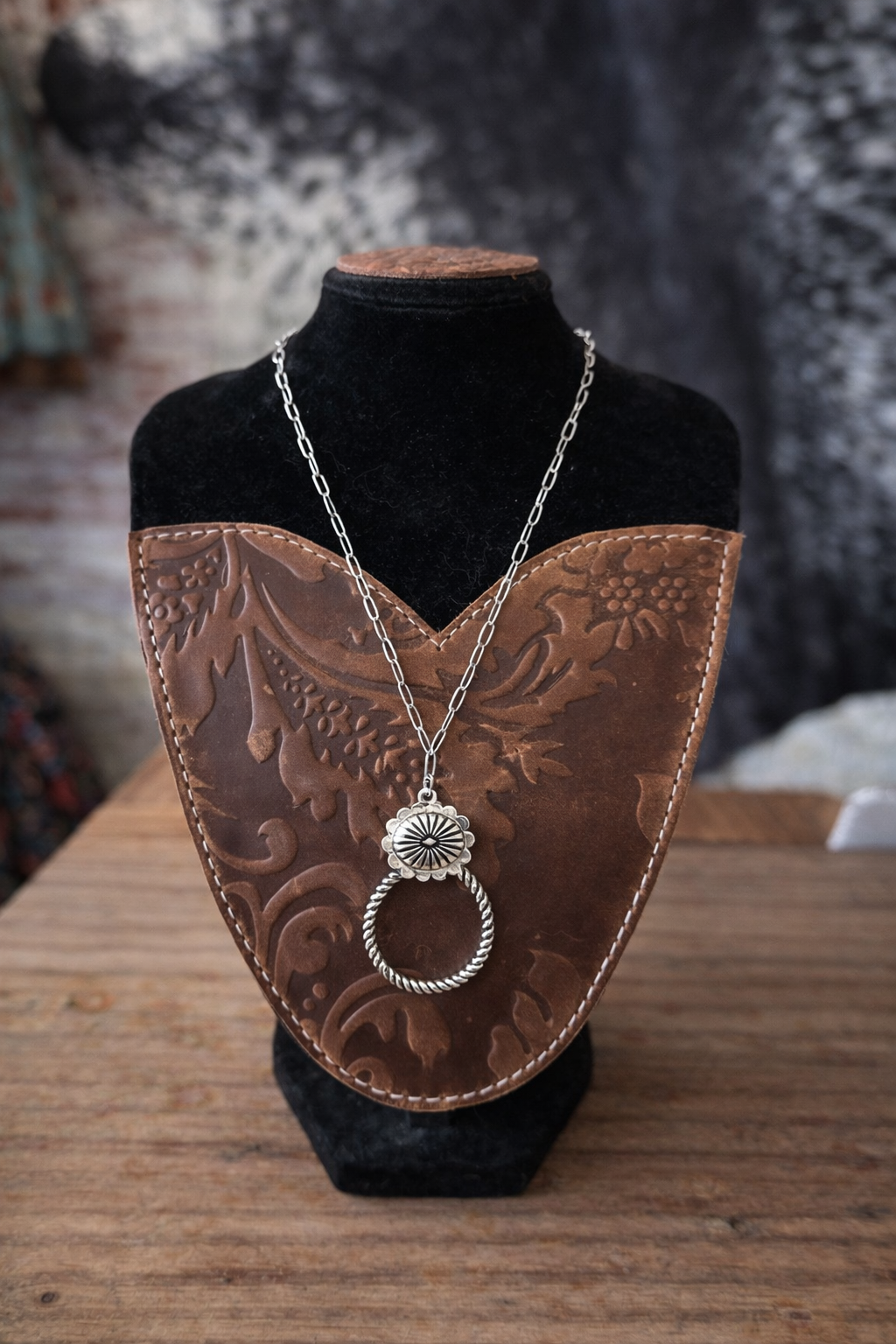 Silver Spur Circle Necklace