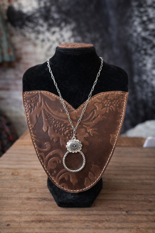 Silver Spur Circle Necklace