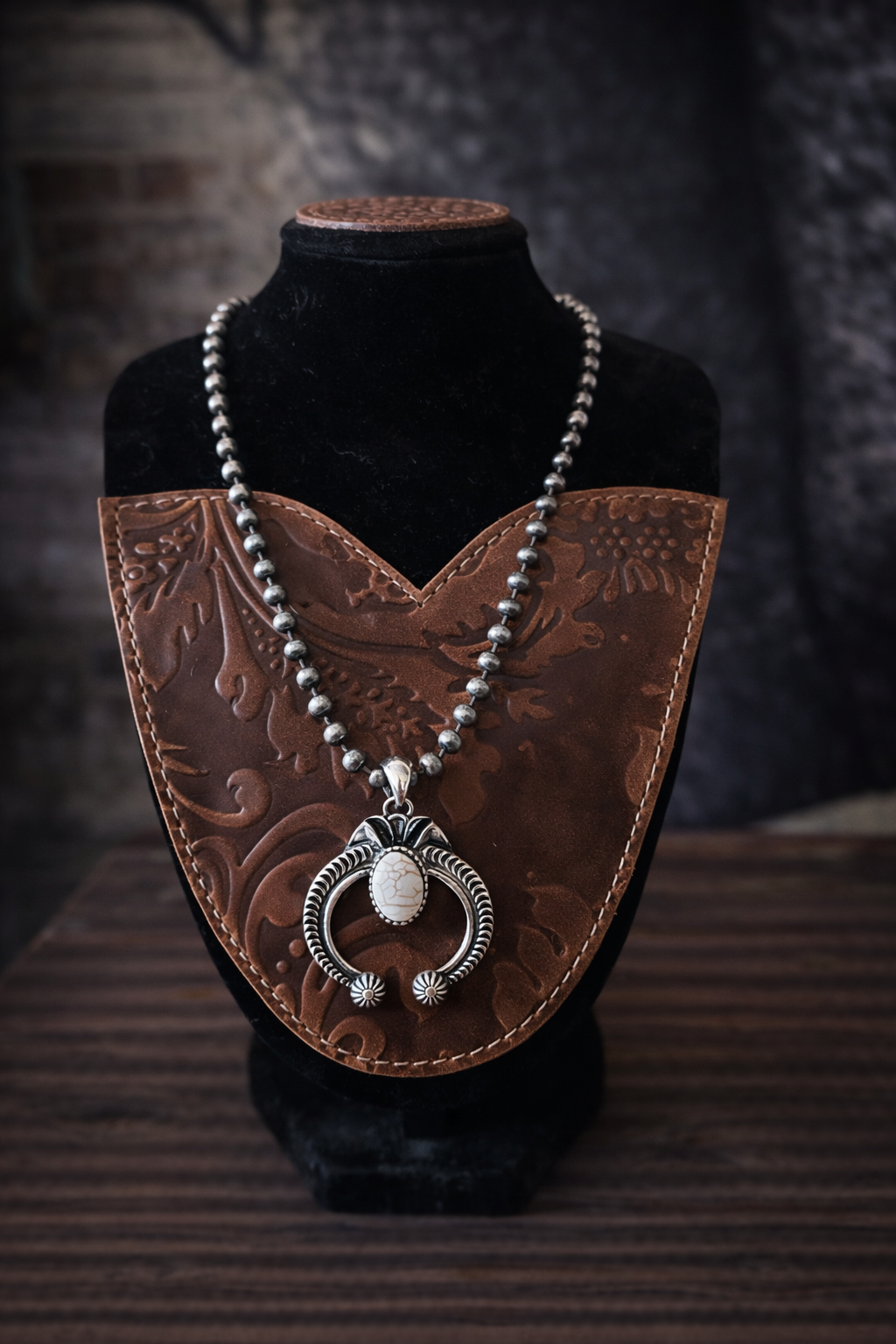 The Mesa Horseshoe Necklace